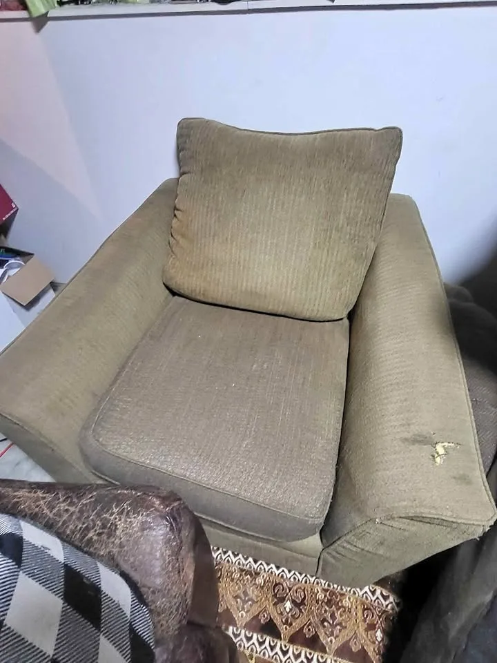 Fabric wide chair thumbnail