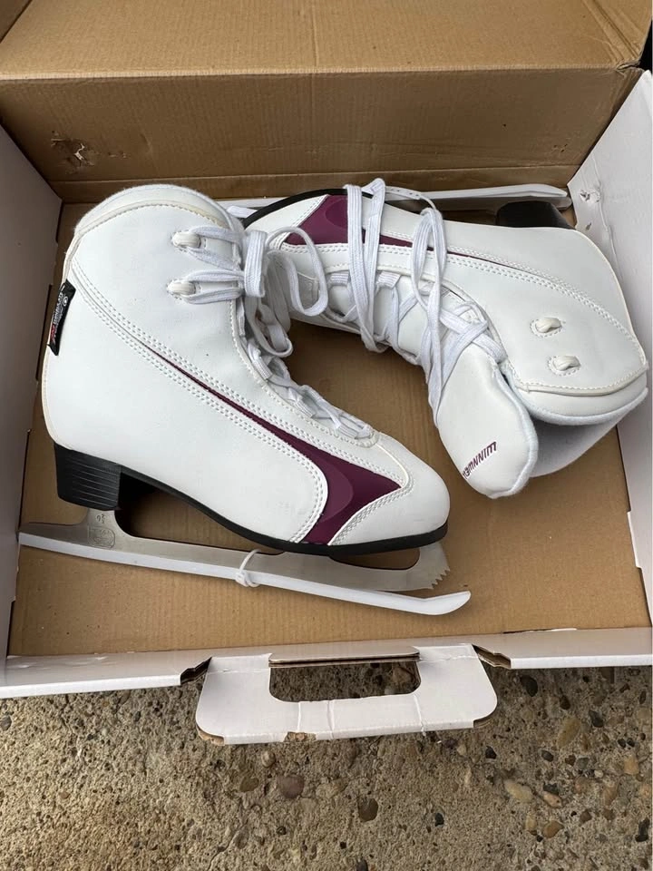 Woman’s skates Size 8 - photo 2