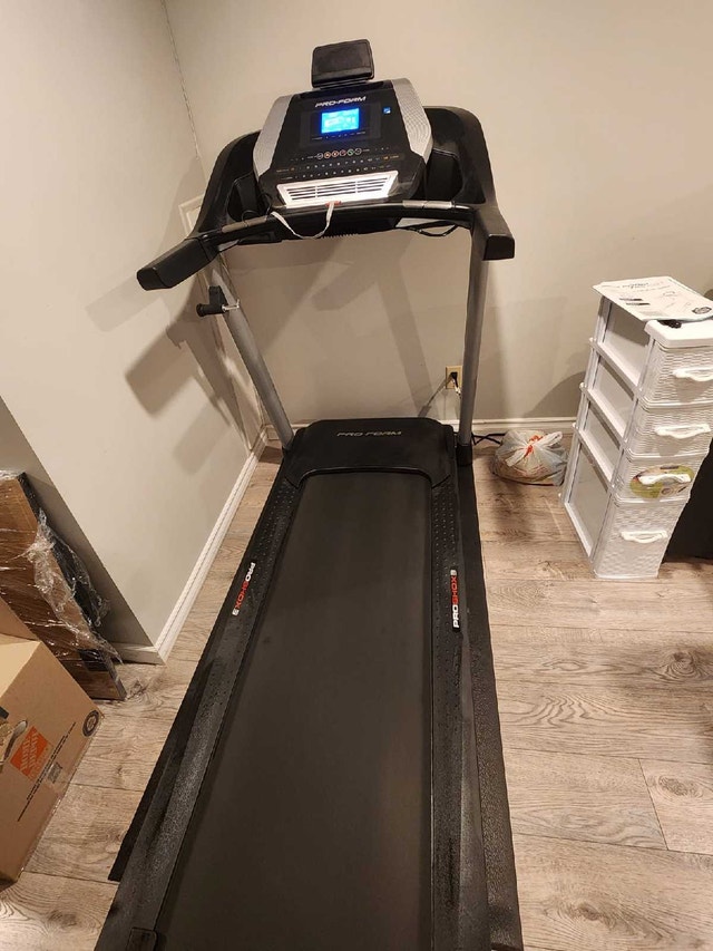 ProForm 705 CST treadmill - photo 2