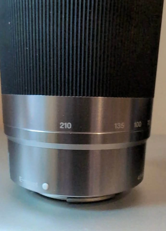 Sony E 55-210mm f/4.5-6.3 OSS Lens (SEL55210) - photo 3