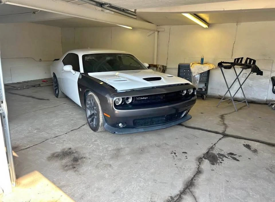 AUTO/BODY & PAINT