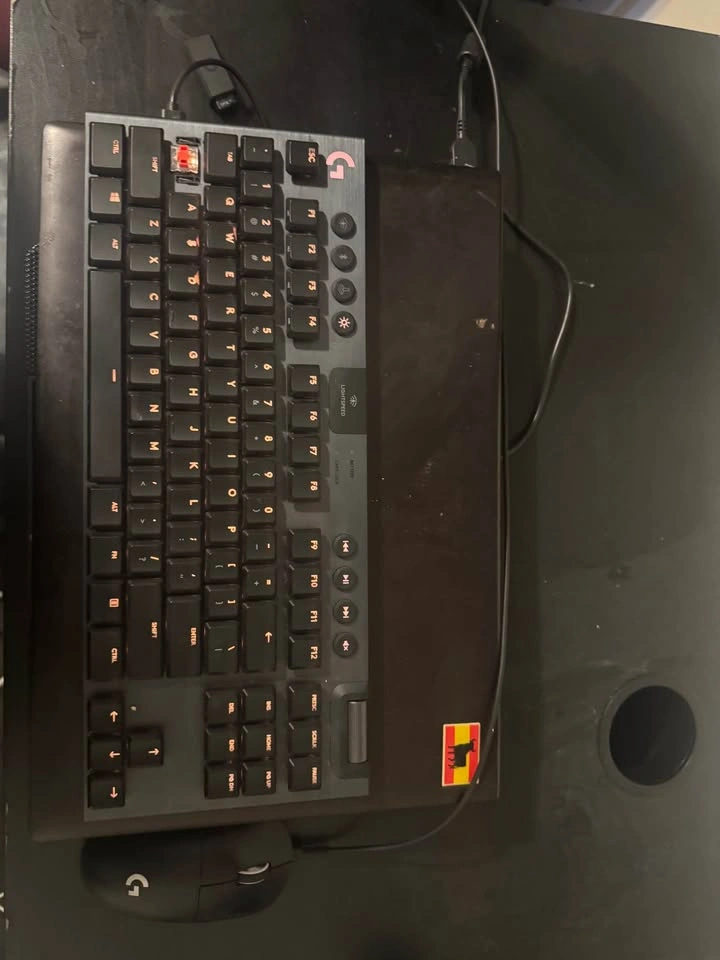 Logitech G915 TKL LIGHTSPEED + G Pro X Superlight Gaming Set - photo 2