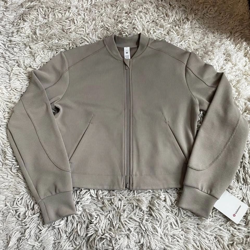 NWT Lululemon Ribbed Softstreme Bomber Jacket - Warm Ash Grey - photo 2