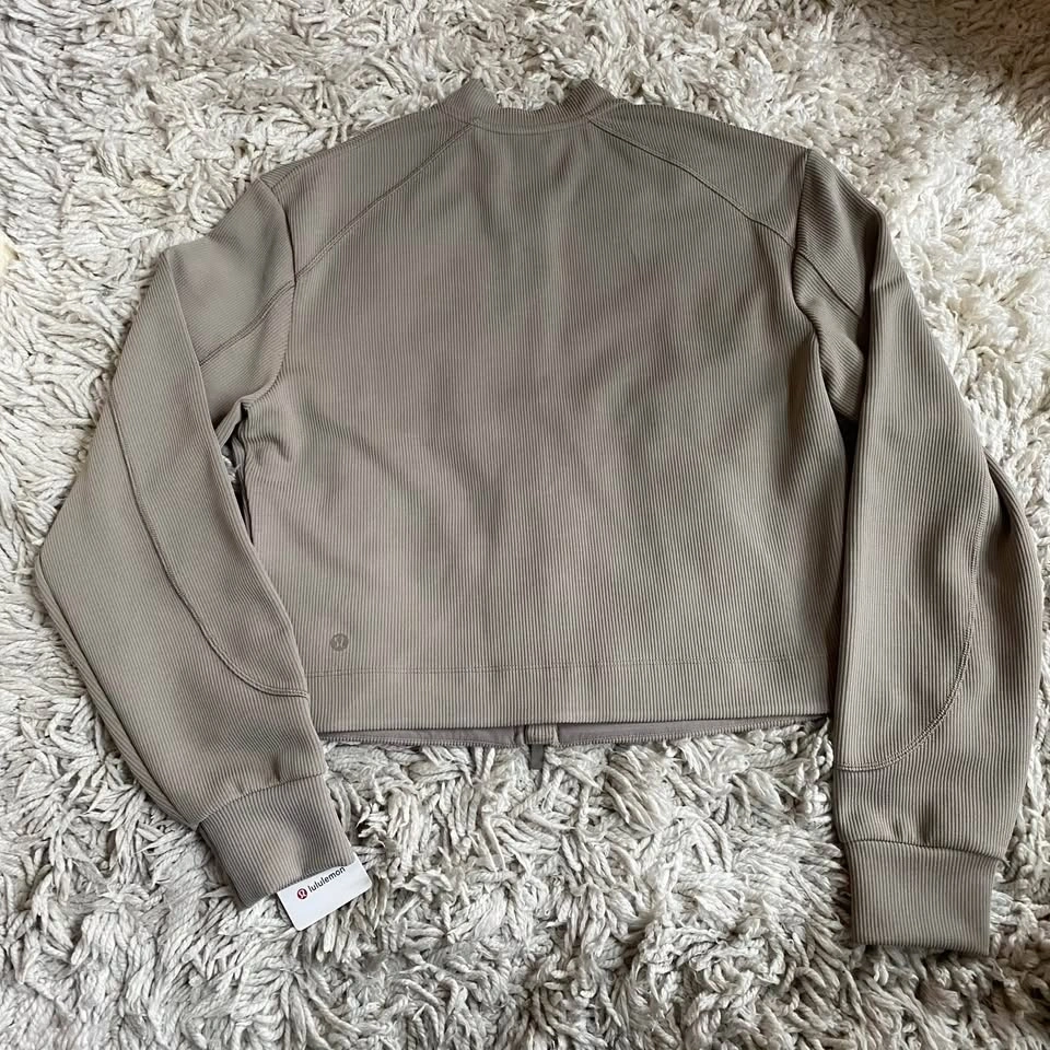 NWT Lululemon Ribbed Softstreme Bomber Jacket - Warm Ash Grey - photo 3