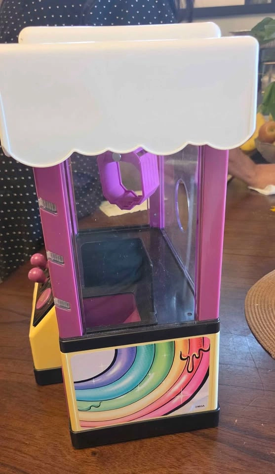 MGA Entertainment Poopsie Real Working Claw Machine - photo 2