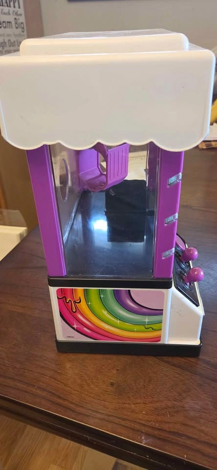 MGA Entertainment Poopsie Real Working Claw Machine - photo 4