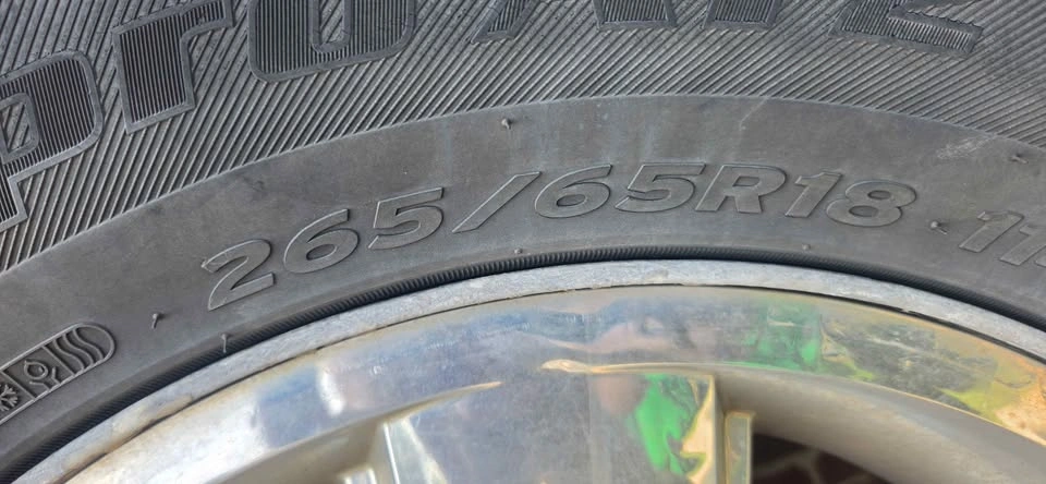 265/65R18 GMC LT tires with rims - photo 2