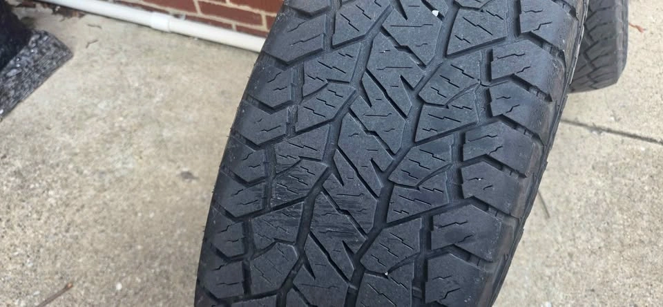 265/65R18 GMC LT tires with rims - photo 3