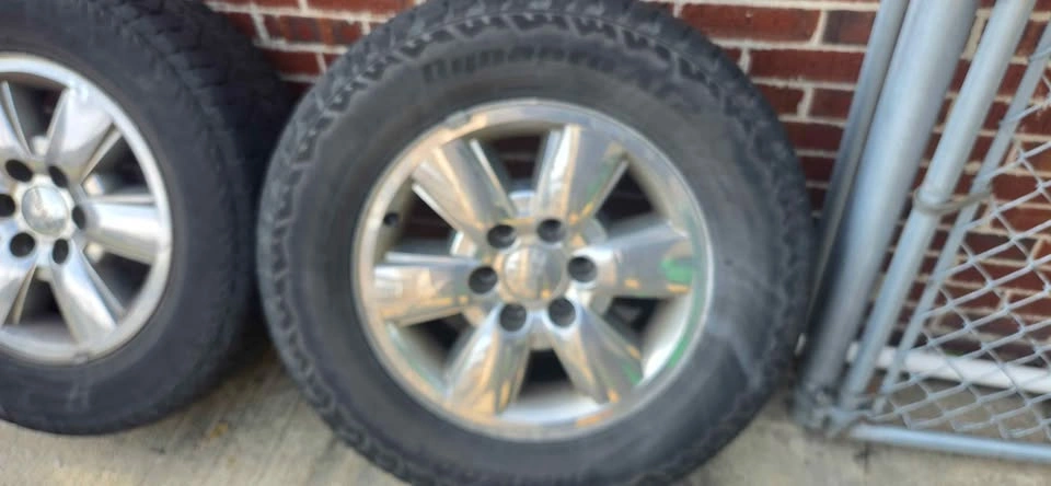 265/65R18 GMC LT tires with rims - photo 4