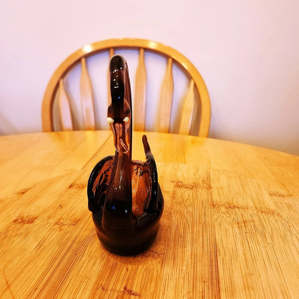 Glass Swan, Deep Purple Coloring with White Eyes - photo 2