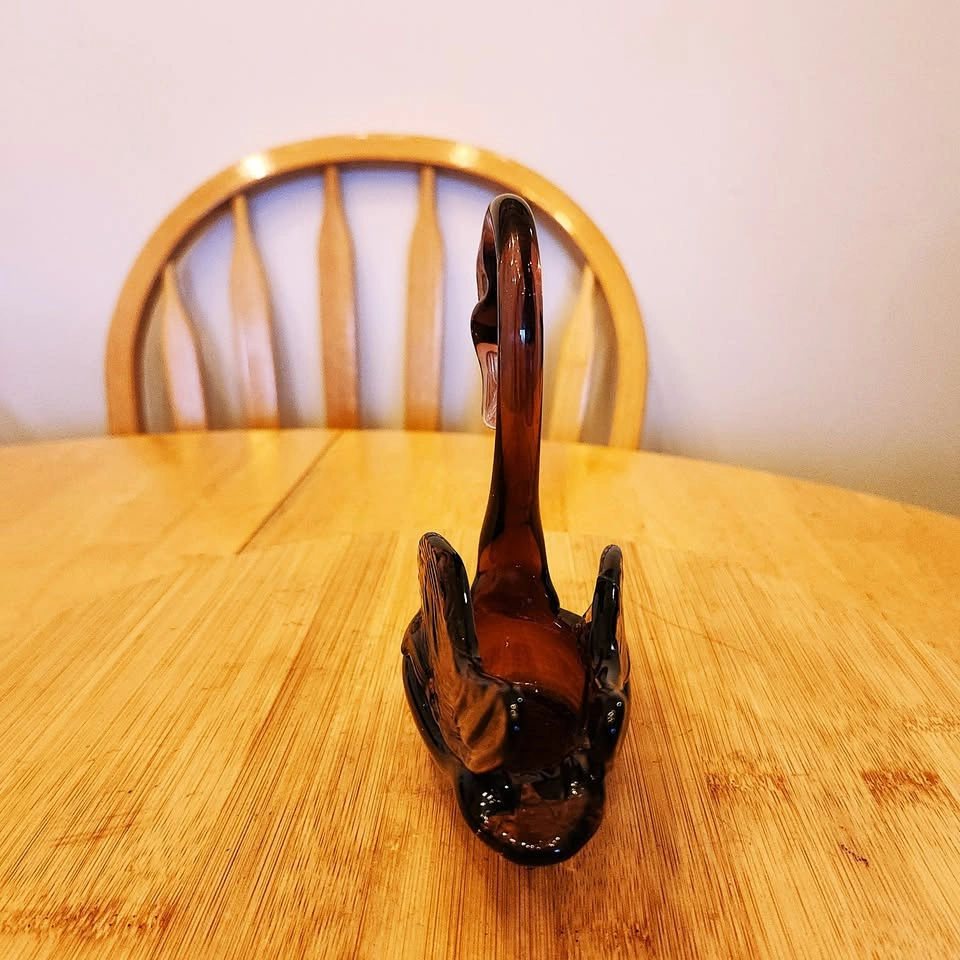 Glass Swan, Deep Purple Coloring with White Eyes - photo 4