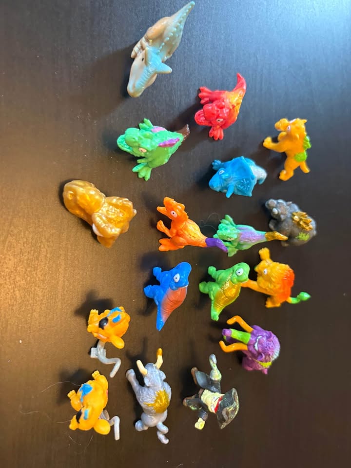 Assorted small toys - photo 3