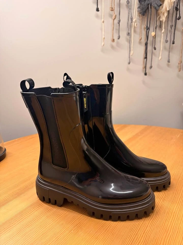 Lemon jelly boots