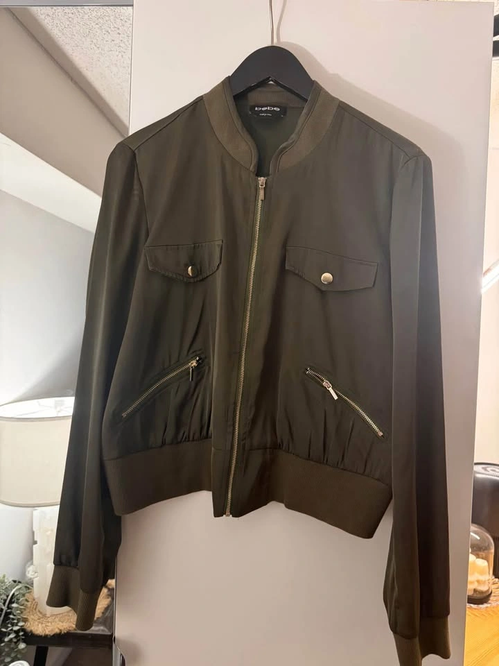 Green BEBE crop satin jacket L