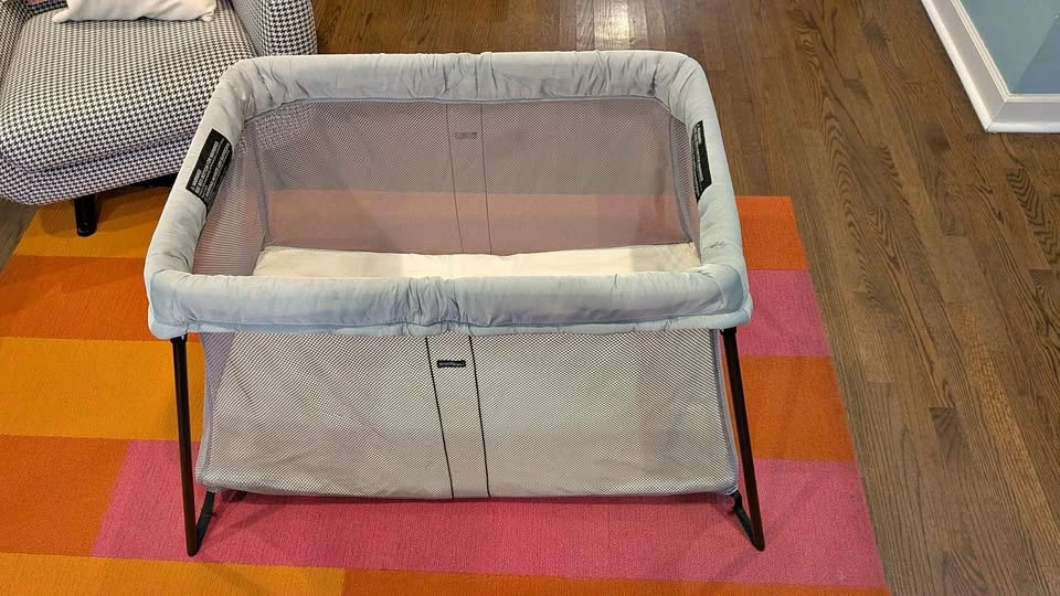 BabyBjörn Travel Crib Light — Silver/Gray