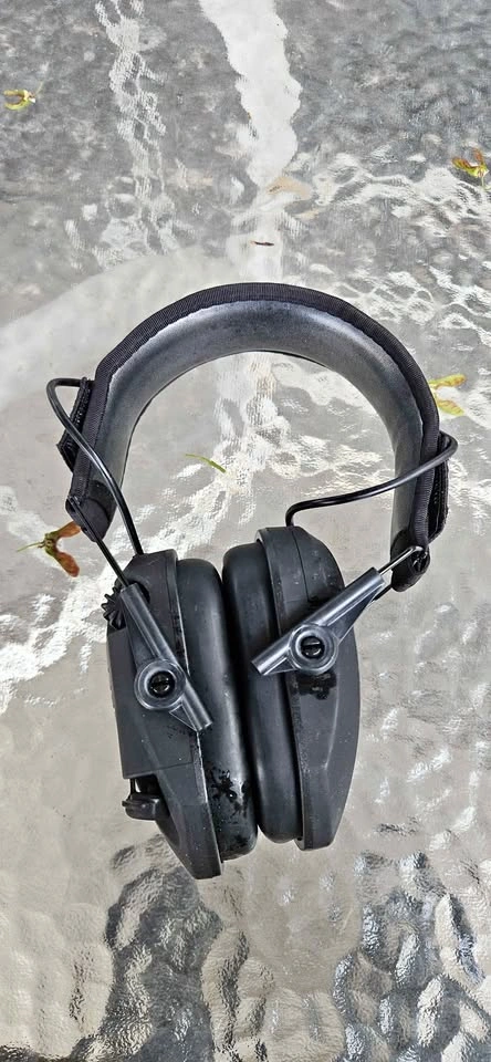 Used Walkers Razor Slim Electronic Muffs
