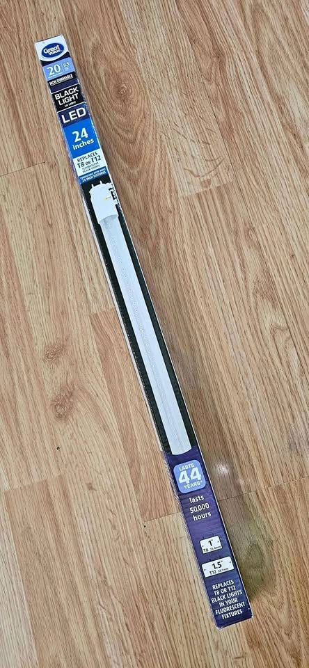 black light 24 inches