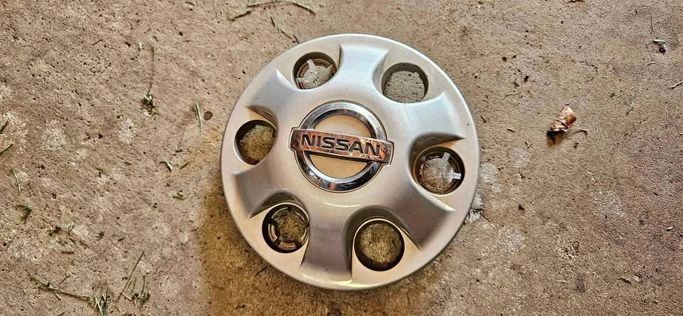 GENUINE NISSAN OEM PART, NISSAN TITAN Silver Center Cap
