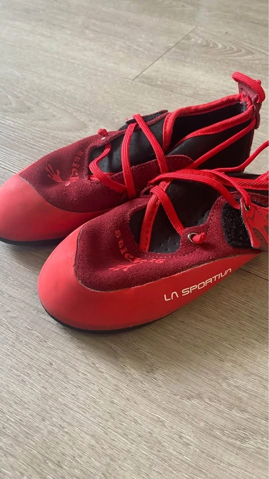 La Sportiva Stickit Climbing Shoes child size 2.5 - photo 3