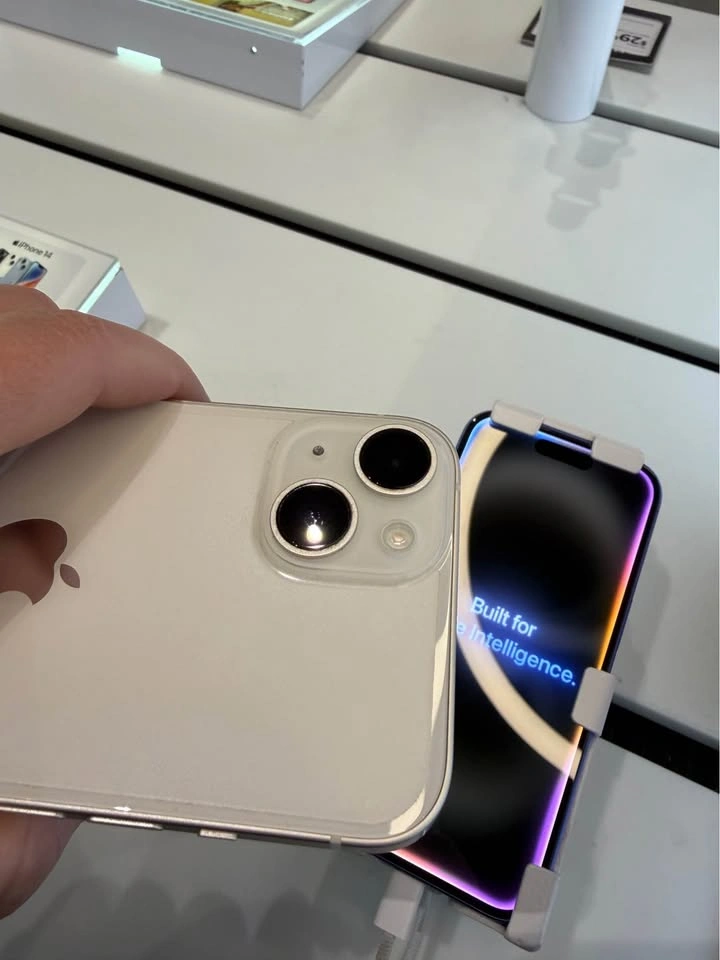 White iPhone 14 (no scratches no dents) - photo 2