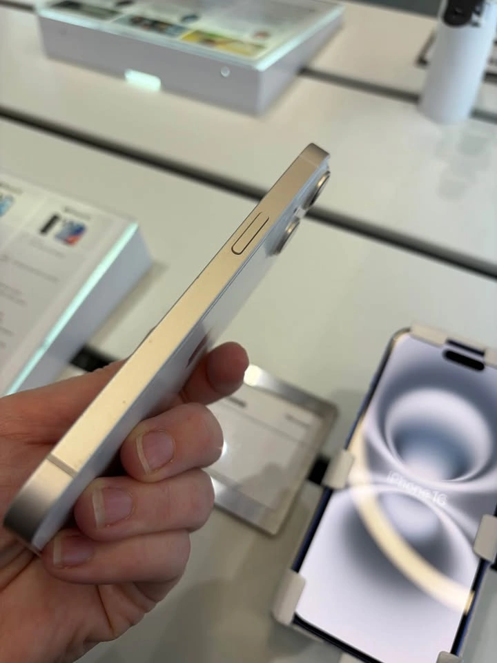 White iPhone 14 (no scratches no dents) - photo 5
