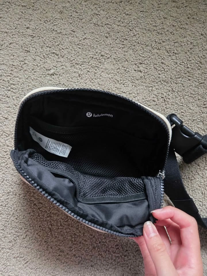 Lululemon Canvas Cross Body Bag - photo 2