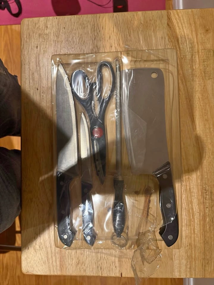 6 Piece German Style Knife Set with Cutting Board