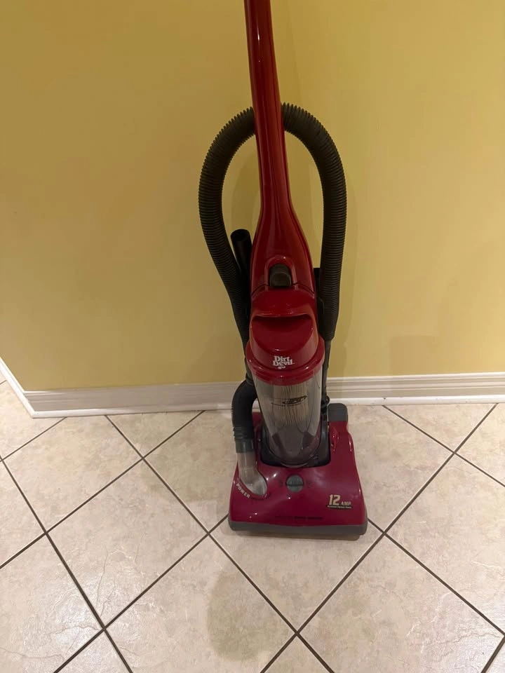 Dirt Devil Jaguar Upright Vacuum - photo 2