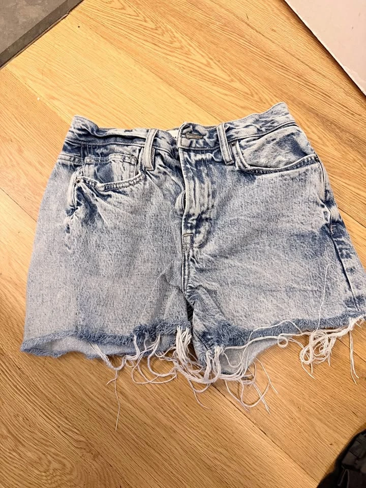 Women Frame denim shorts size 26