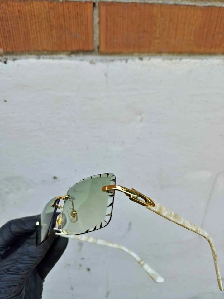 Diamond cut Premium looking unisex sunglasses