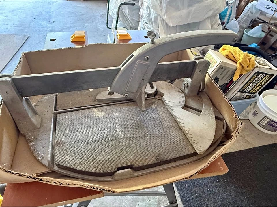 Tile cutter (manual)