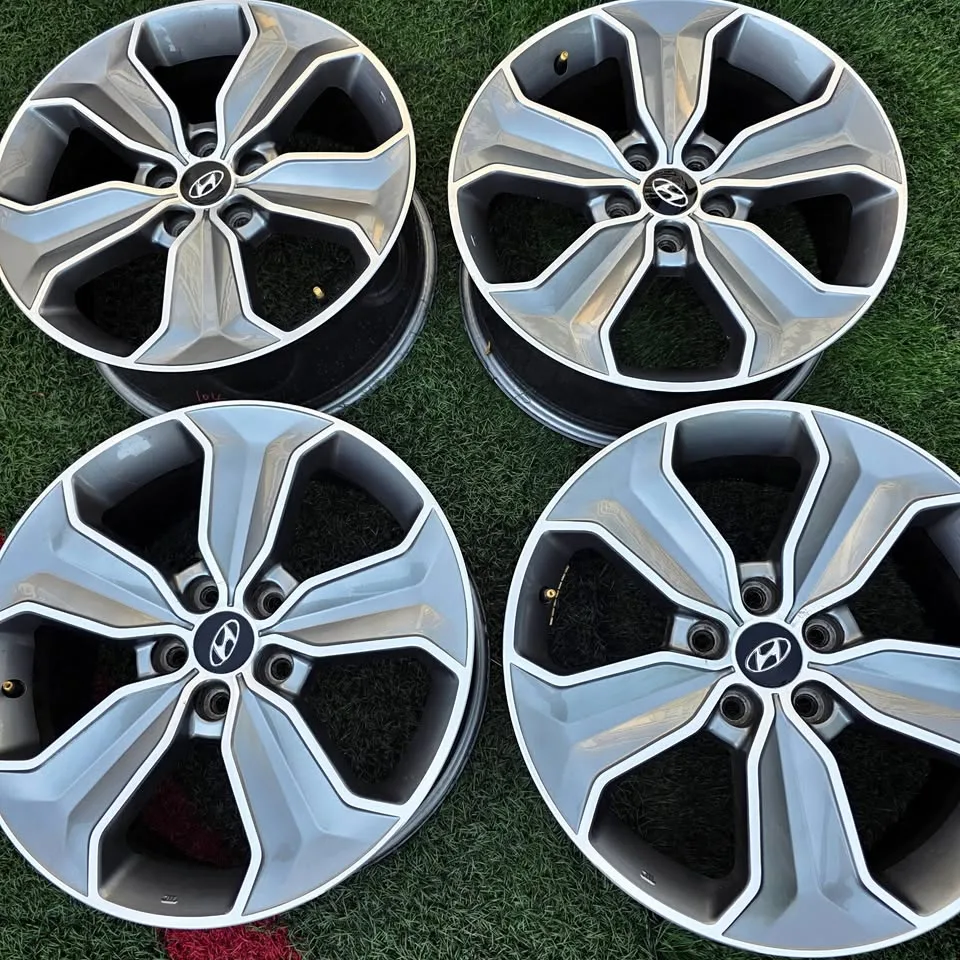 18 inch Hyundai OEM rims 5x114.3 thumbnail