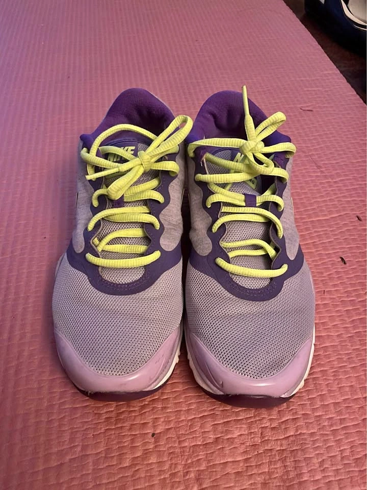 Nike women’s running shoes size 7.5