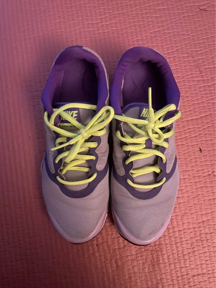 Nike women’s running shoes size 7.5 - photo 2