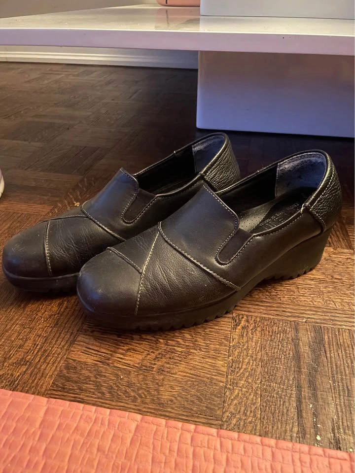 Women’s leather comfortable shoes size 7-7.5 - photo 2