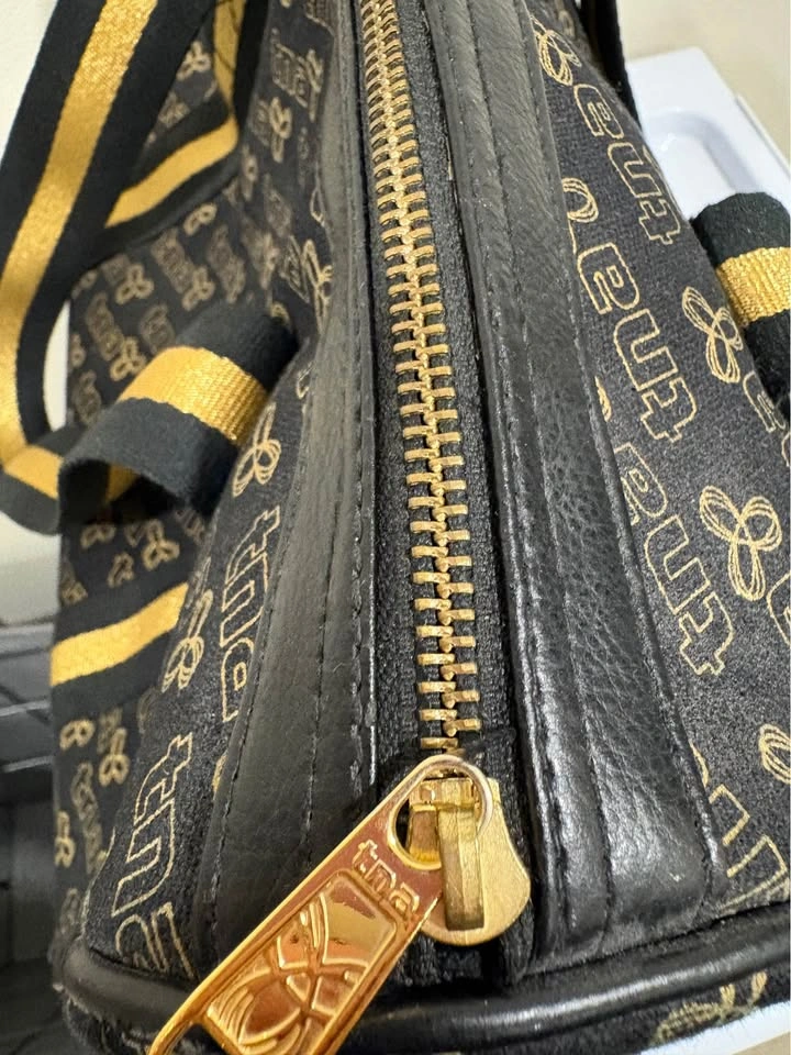Vintage Aritzia TNA Y2K Black & Gold Duffle Bag - photo 4