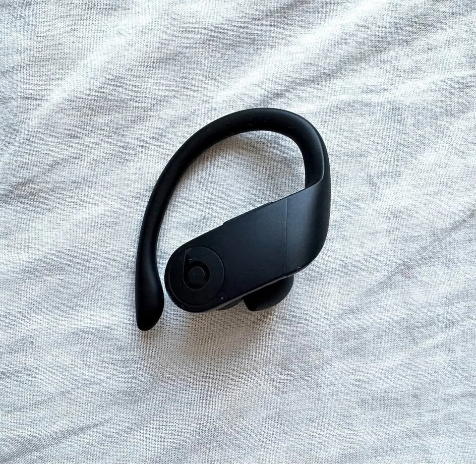 Right Powerbeats Pro Earbud