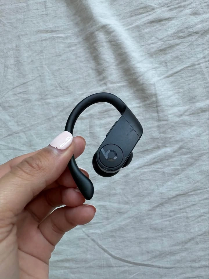 Right Powerbeats Pro Earbud - photo 2
