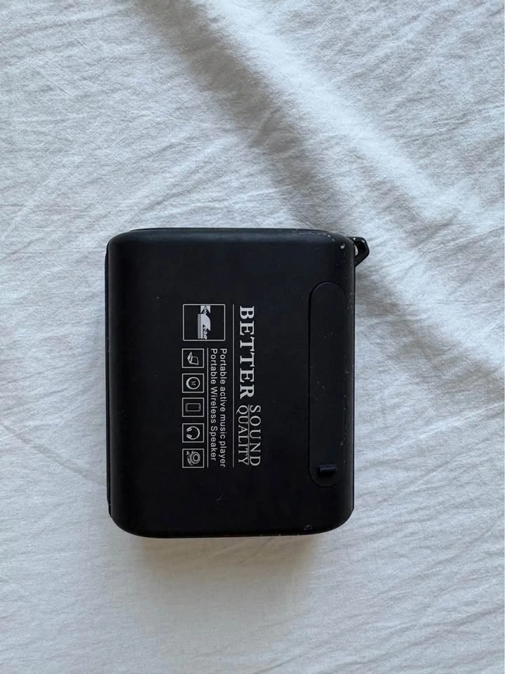 black Bluetooth speaker - photo 3
