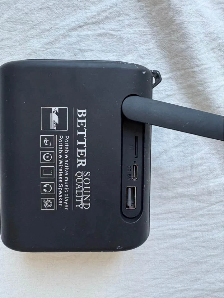 black Bluetooth speaker - photo 5