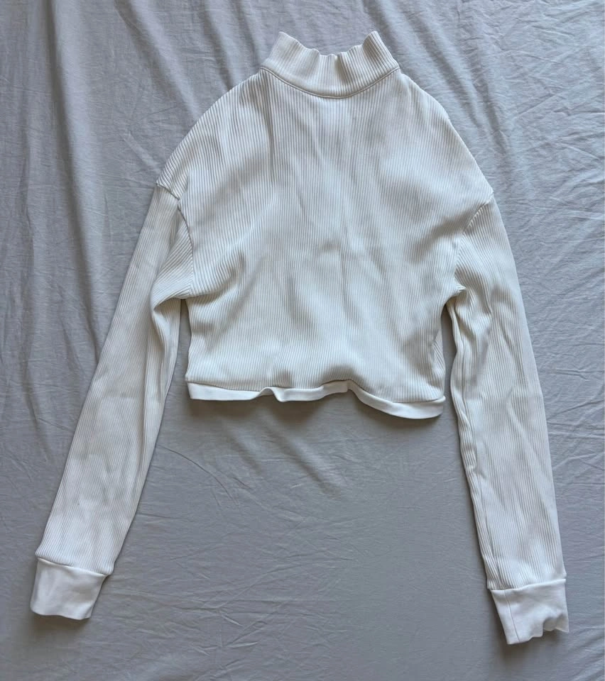 kotn cropped white half zip sweater - photo 2