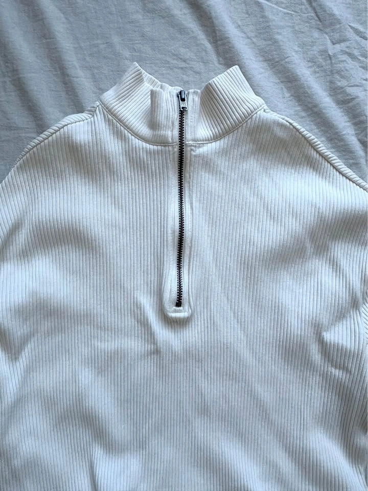 kotn cropped white half zip sweater - photo 3
