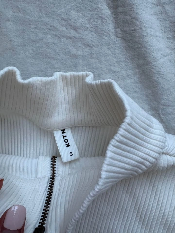 kotn cropped white half zip sweater - photo 4
