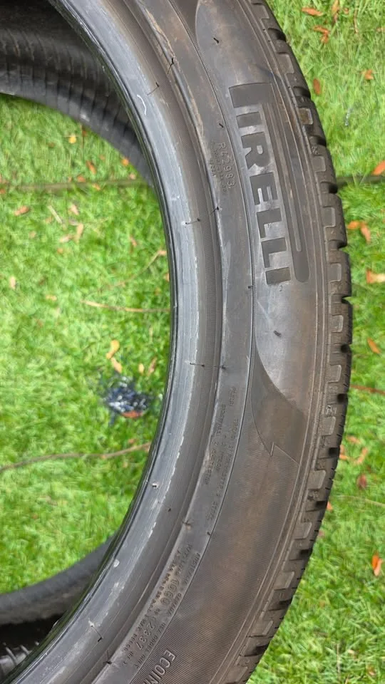 285/40/22 Pirelli winter tires 90% tread image indicator(4)