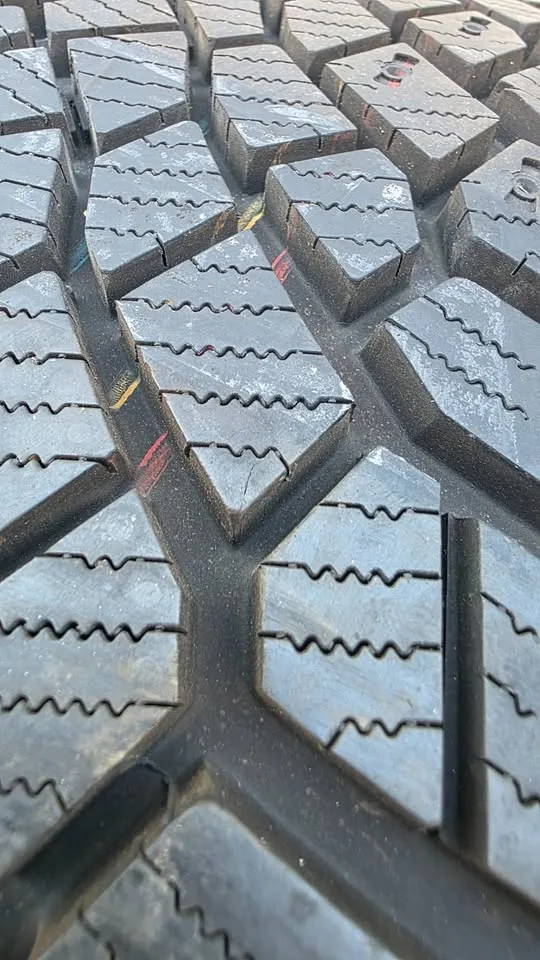 265/45/21 Continental IceContact XTRM 95% tread image indicator(4)