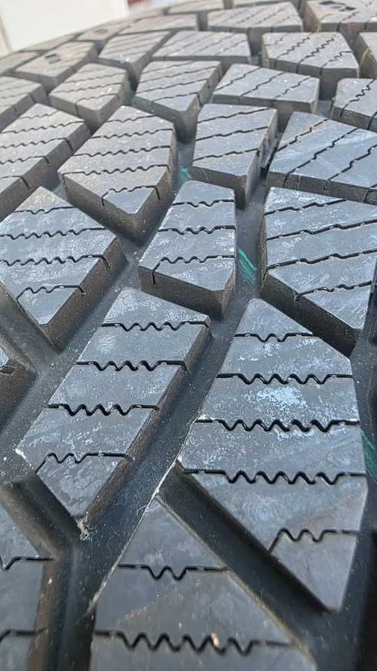 265/45/21 Continental IceContact XTRM 95% tread image indicator(5)