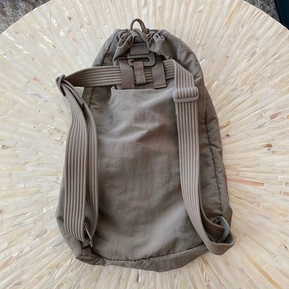 NWT Lululemon 2-in-1 Convertible Backpack - Warm Ash Grey - photo 3