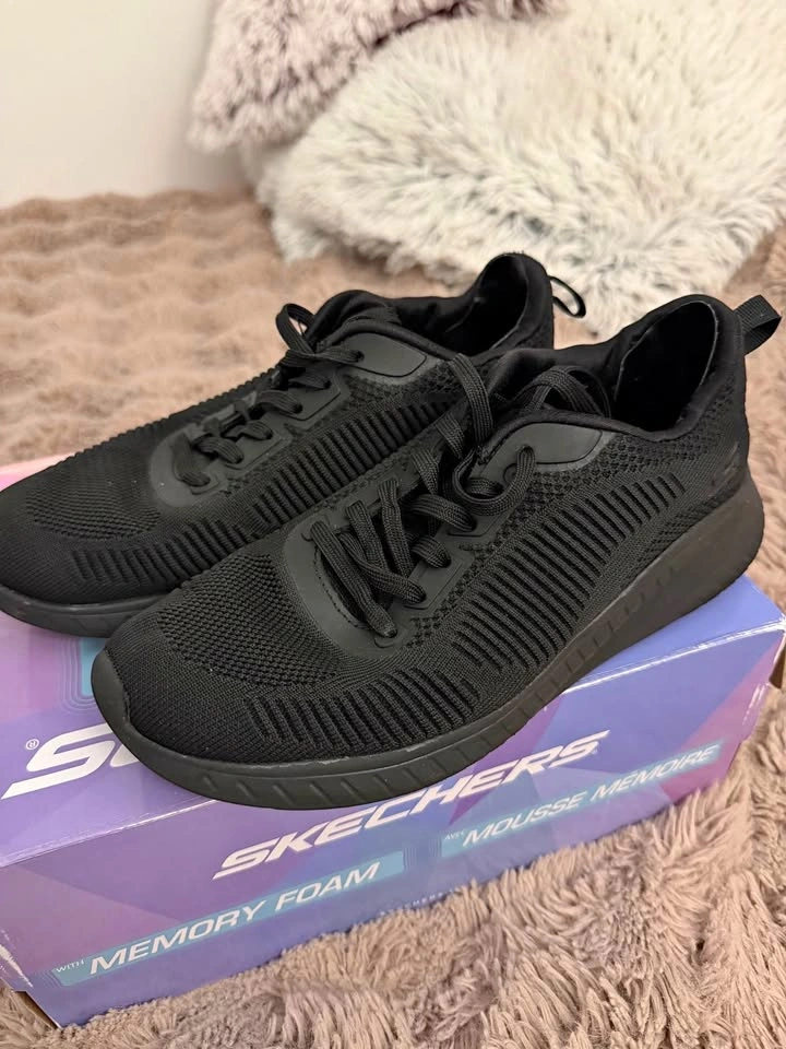 Women’s Skechers Black Running Shoes – Size 7 (EU 37)