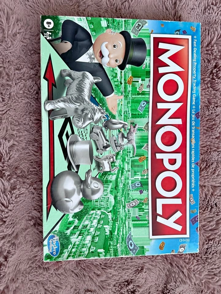 Monopoly Board Game – Hasbro Gaming (2–6 Players)