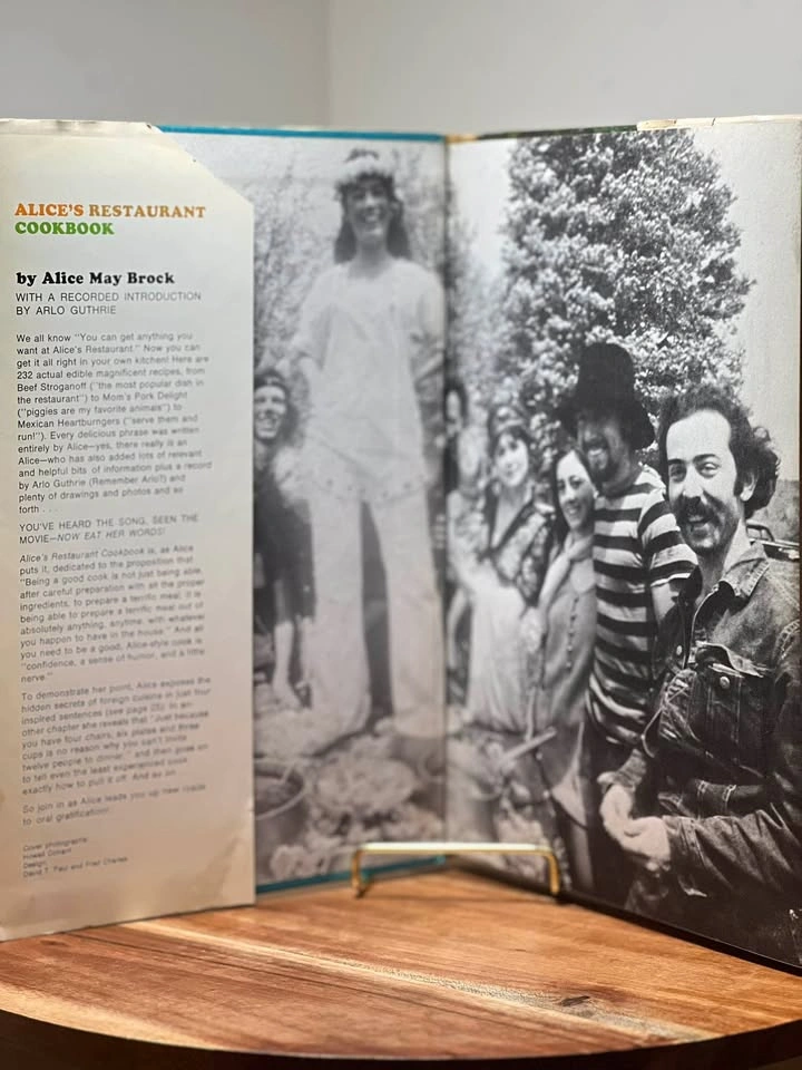 Vintage 1969 First Edition Alice’s Restaurant Cookbook - photo 3